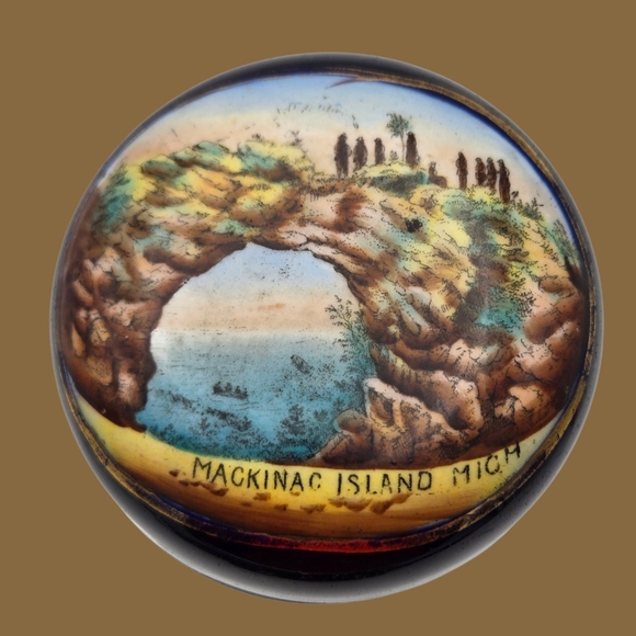Antique Mackinac Island Arc Rock Tourist Porcelain Trinket Box - Picture 1 of 13
